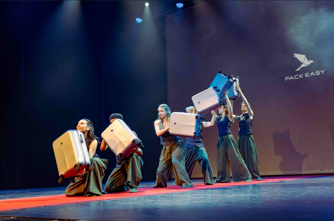 Pack Easy auf der Bühne – Ein Tanz für die Ewigkeit